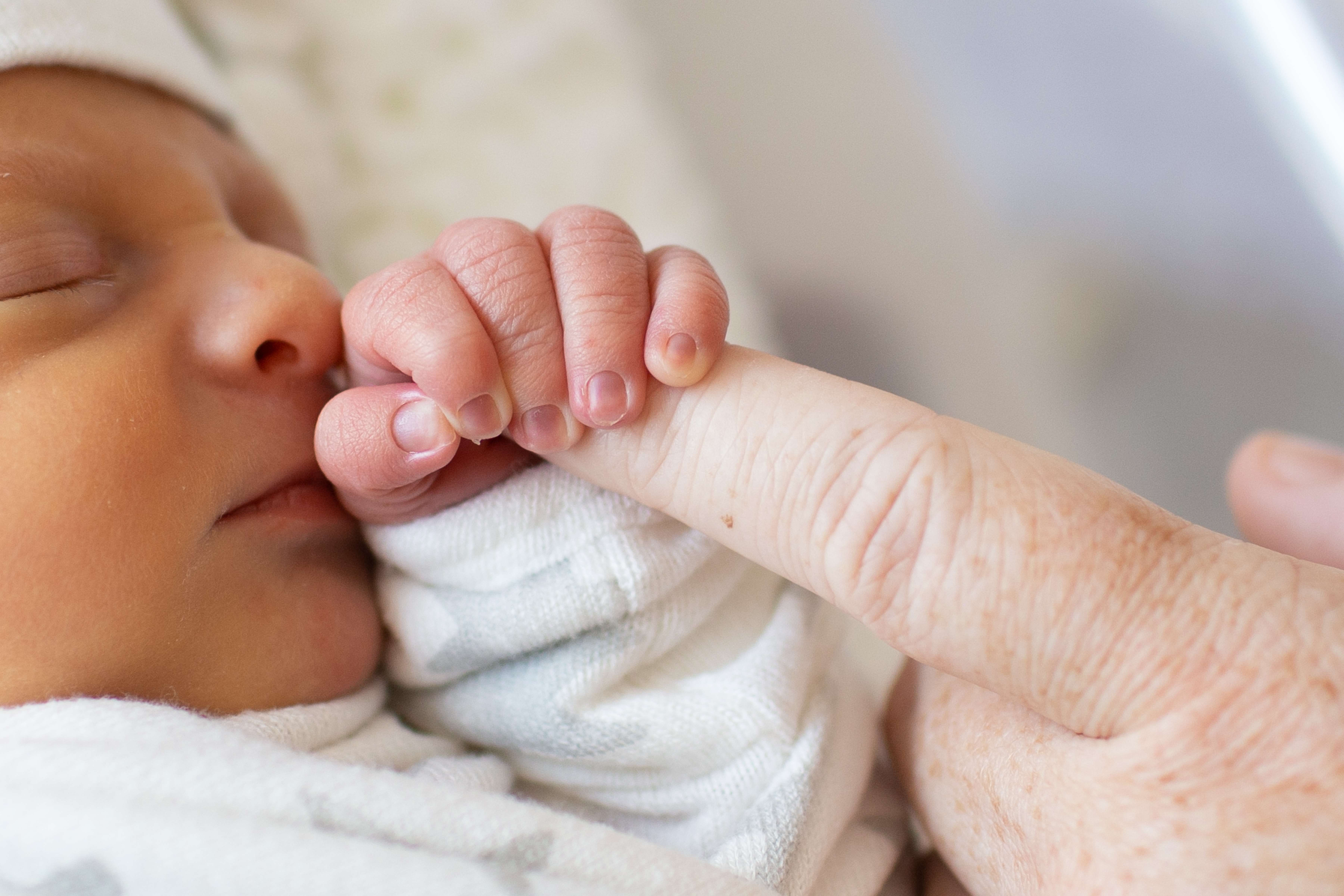 Portland birth doula Lauren Joy - Sacred connection between newborn and parent
